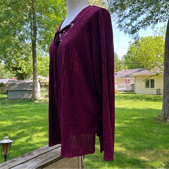 Chenault Womens Lightweight Vee Neck Sweater in
Berry/Black, Sz. XXL - Picture 3 of 14